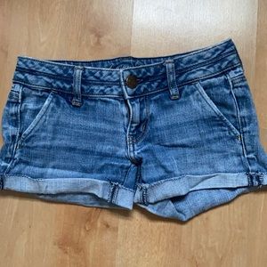Cute denim shorts!